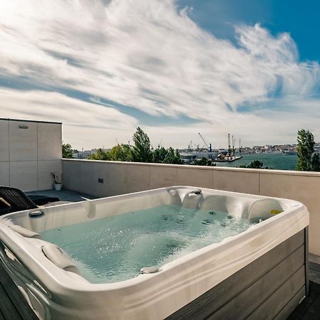 River Town View - Luxury Apartment With Jacuzzi On Terrace 维亚纳堡 外观 照片