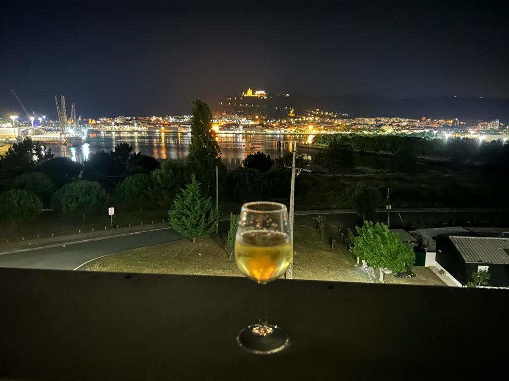 River Town View - Luxury Apartment With Jacuzzi On Terrace 维亚纳堡 外观 照片