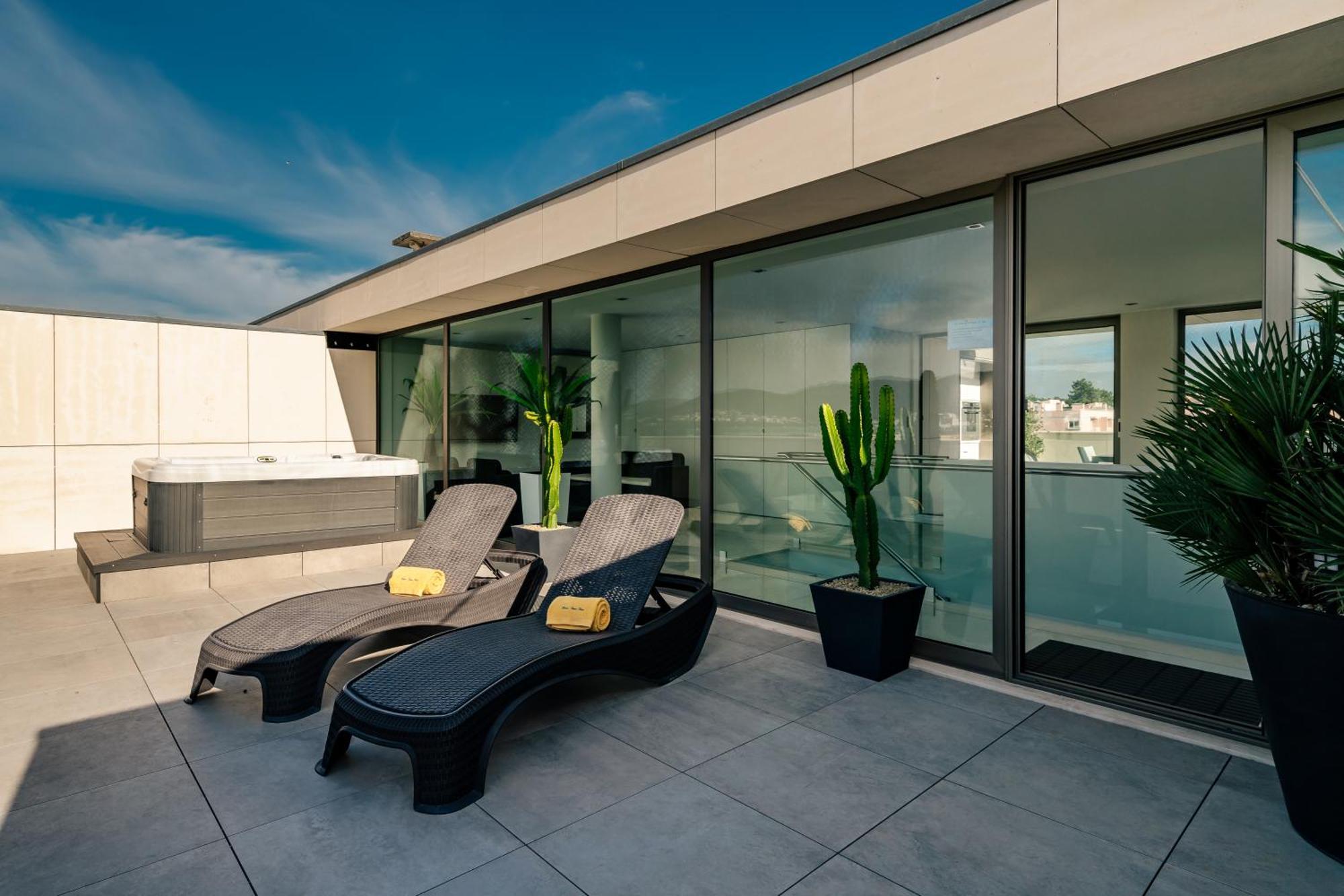 River Town View - Luxury Apartment With Jacuzzi On Terrace 维亚纳堡 外观 照片
