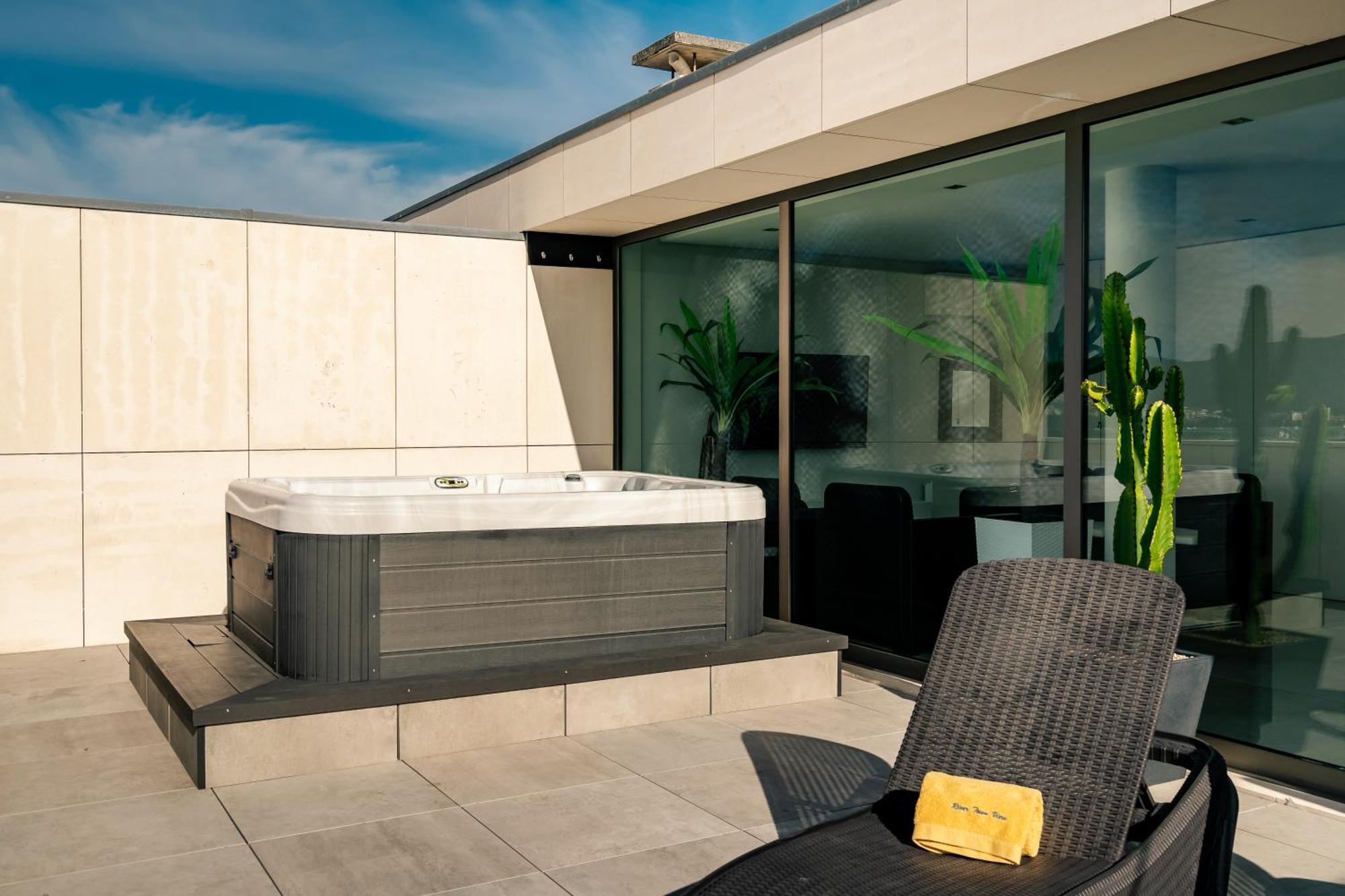 River Town View - Luxury Apartment With Jacuzzi On Terrace 维亚纳堡 外观 照片